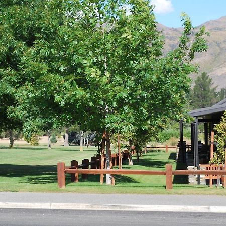Carrick Lodge Motel Кромвель Экстерьер фото